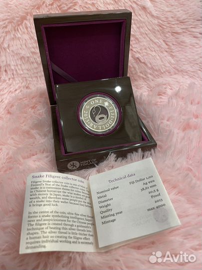 Юбилейная серебрянна монета в год змеи 2013. Фиджи