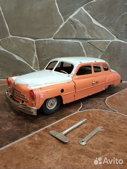 Сборный автомобиль зим СССР