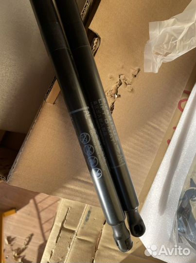 Амортизаторы задней багажной двери Toyota A