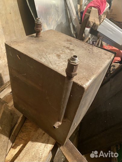 Бак для воды металлический, в баню или отопление