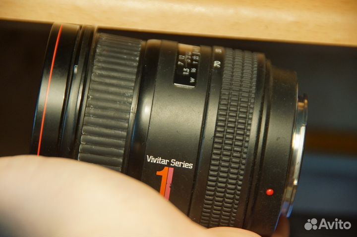Vivitar Series 1 28 - 70 mm f / 2.8 AF Sony Alpha