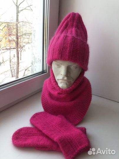 Шапка,варежки,манишка ручная работа