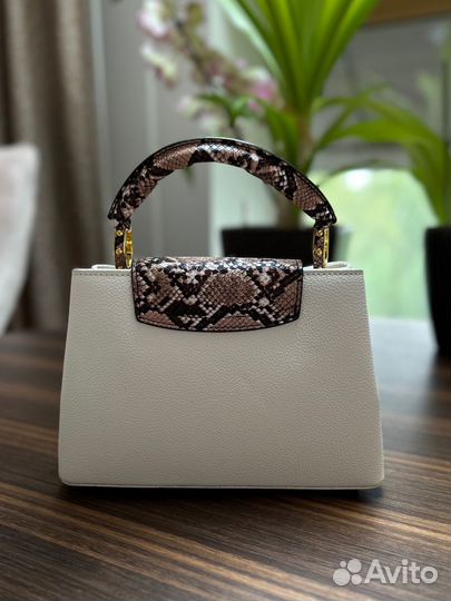 Сумка Louis Vuitton Capucines