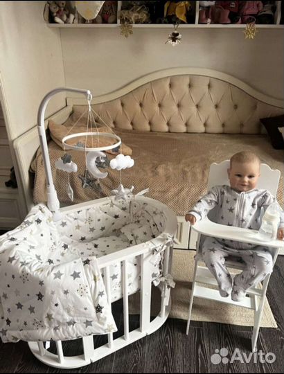 Кроватка для кукол с постельным бельем