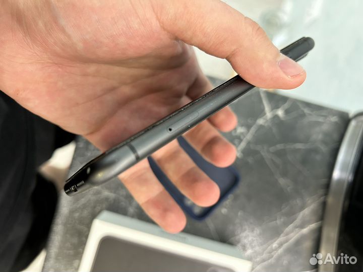 Телефон iPhone 11