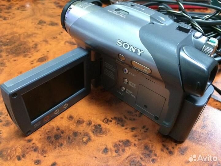 Видеокамера Sony DCR-DVD205 1MP DVD