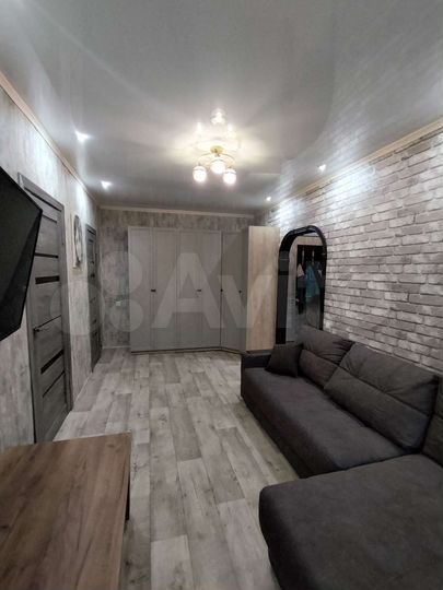 2-к. квартира, 43 м², 1/3 эт.