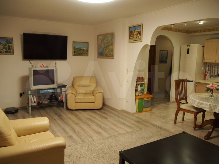 Коттедж 257 м² на участке 6 сот.