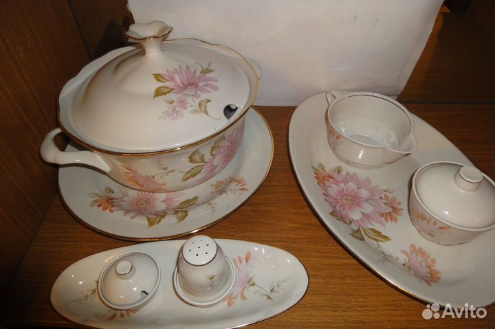 Сервиз столовый (фарфор)