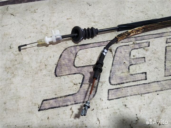 Трос открывания двери передний Volkswagen Passat