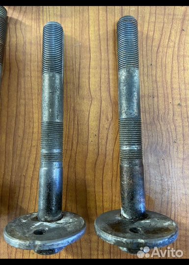 Развальные болты и втулки тлк200