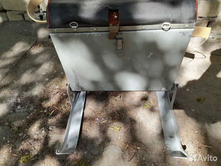 Ящик для зимней рыбалки СССР (на лыжах)