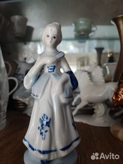 Статуэтка фарфор девушка