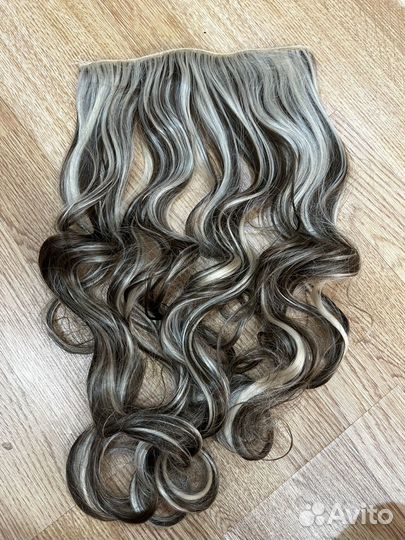 Волосы на заколках