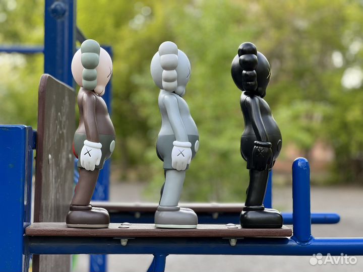 Коллекционные фигурки Kaws