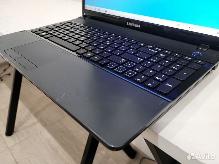 Шустрый ноутбук Samsung на годовой гарантии