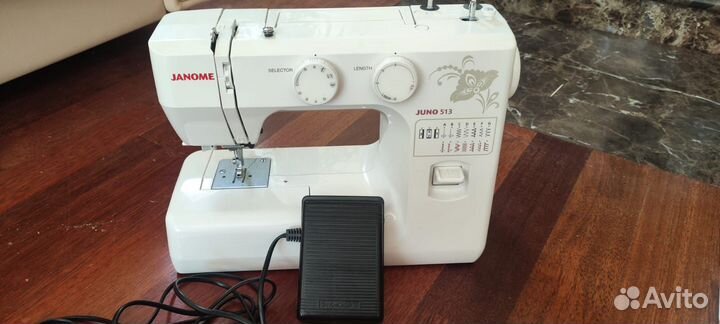 Швейная машинка Janome Juno 513
