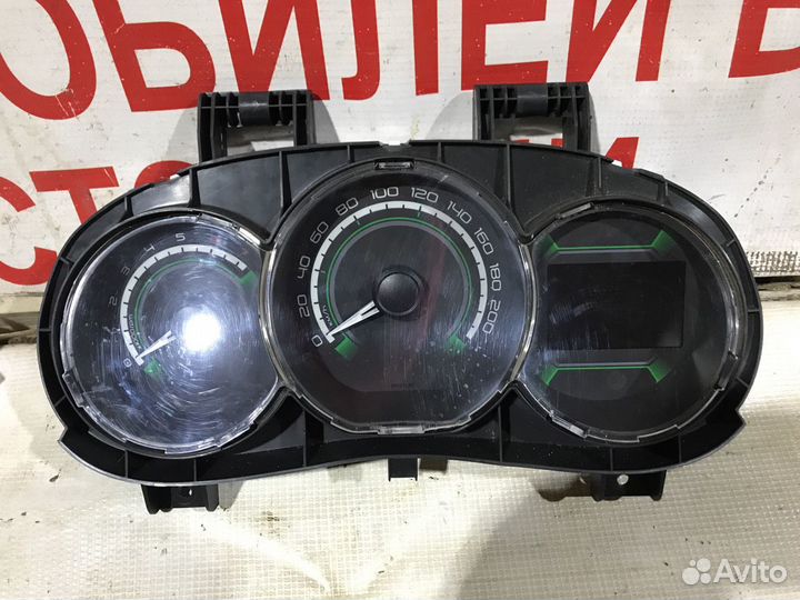 LADA Xray Панель приборов