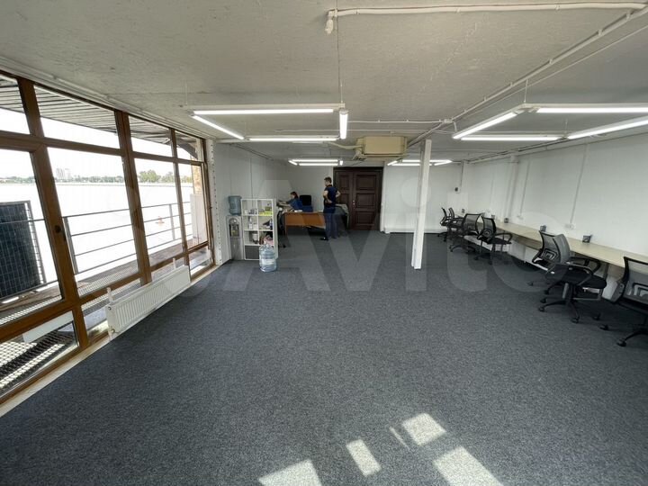 Панорамный офис с террасой, 55 м²