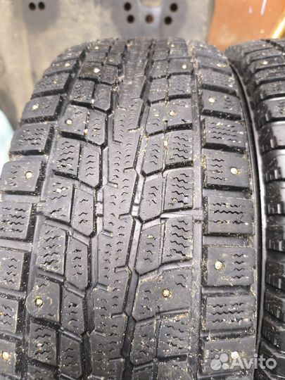 Dunlop SP Winter Ice 01 215/70 R16 100T