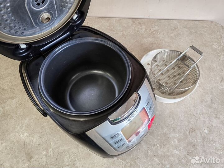 Мультиварка redmond M4502 рабочая