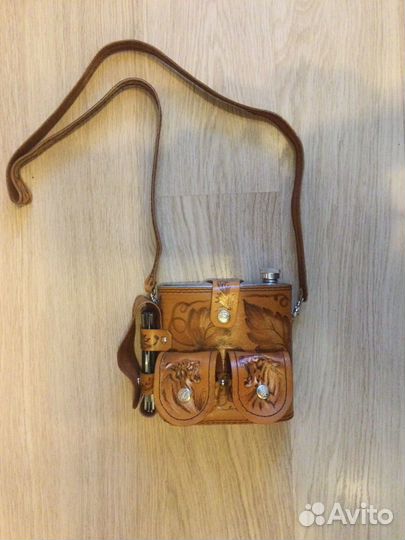 Фляга со стаканчиками и складным ножом