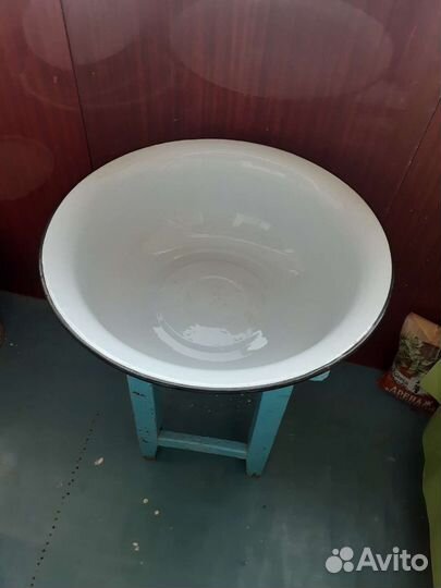 Миски эмалированные, таз