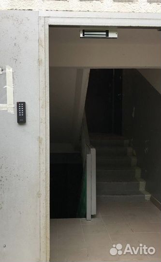 Домофон, замок на подьезд, цепной барьер