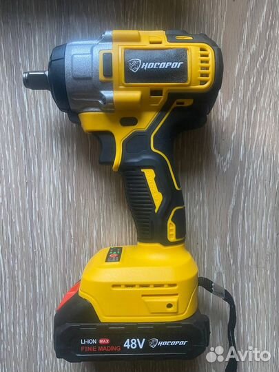 Гайковерт ударный аккумуляторный