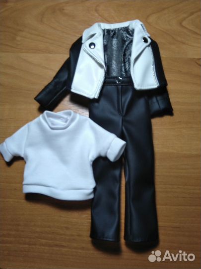 Костюм кожаный 2+1 на Paola Reina / Паола Рейна