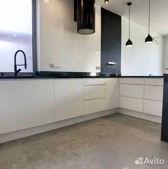 Кухонный гарнитур в современном стиле на заказ