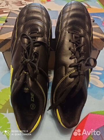 Детские футбольные бутсы