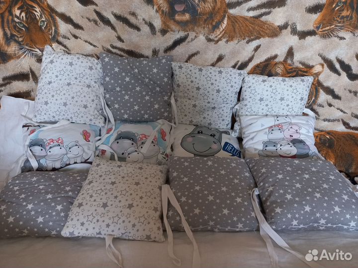 Подушечки в кроватку, бортики и наматрасник