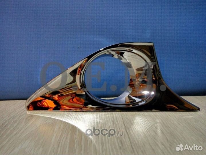 Накладка под фару правая Ford Kuga 2 цбс 2012