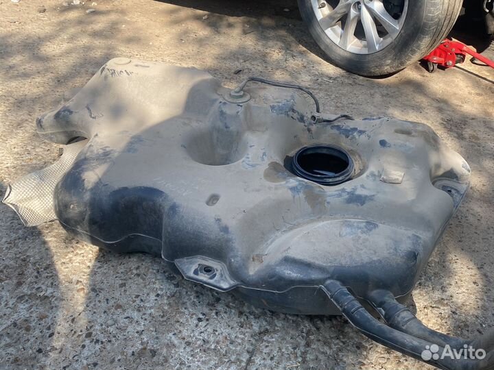 Renault logan 1 Бензобак