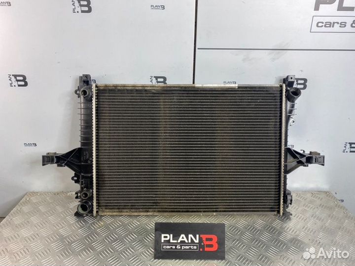Радиатор охлаждения двигателя Volvo V70 II