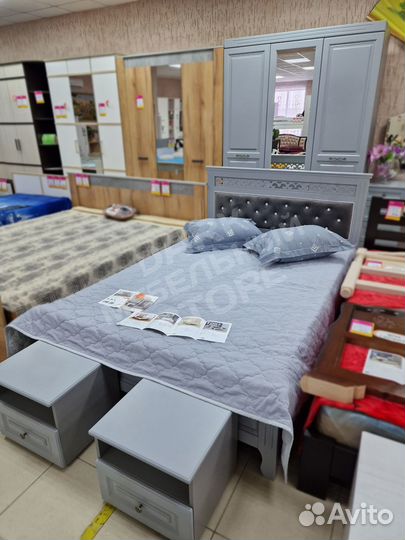 Кровать массив