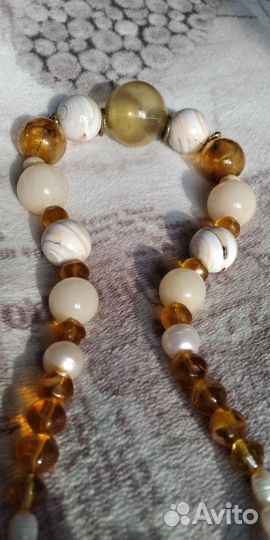 Бусы из белого оникса и речного жемчуга