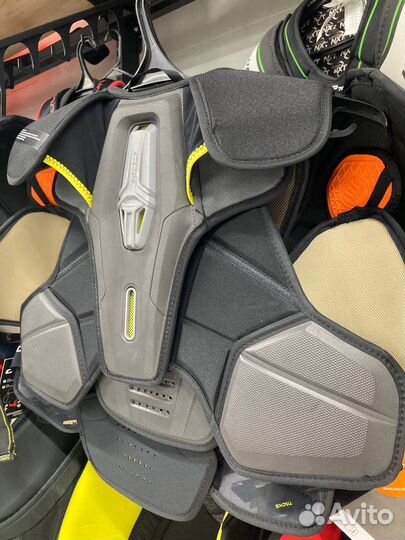 Нагрудник CCM AS-V SR (L)