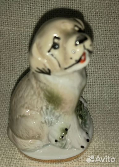 Статуэтка фарфор собака