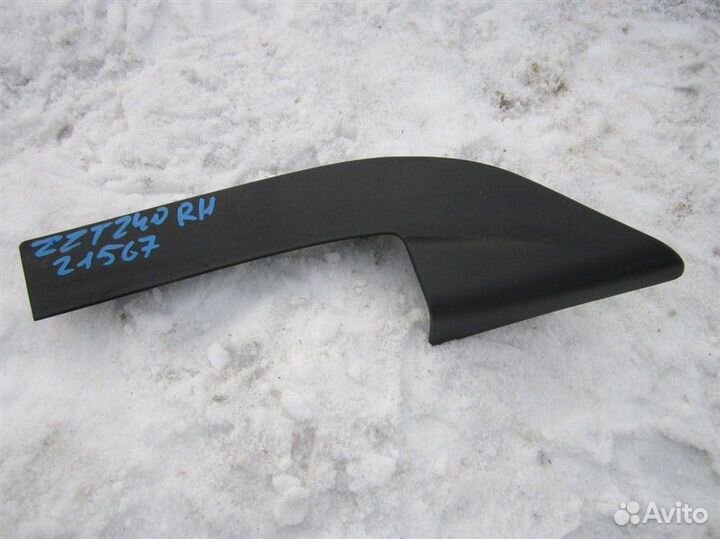 Уголок двери правый Toyota Premio ZZT240 1ZZ-FE