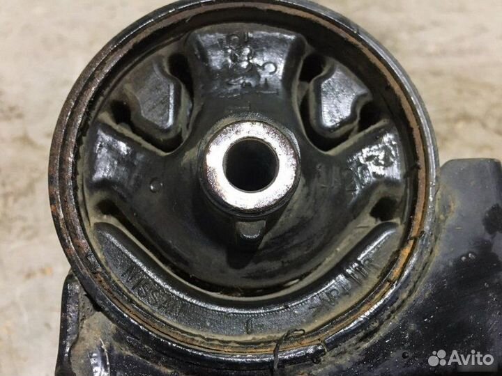Опора двигателя левая Nissan Almera N16