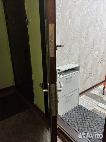 Дверь входная металлическая б/у