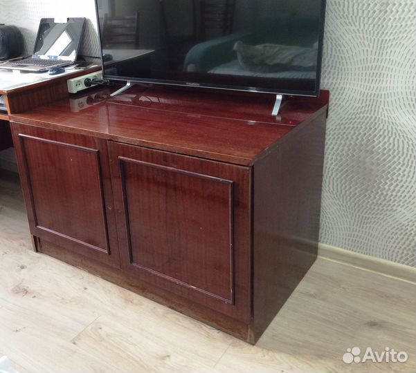 Тумба-шкаф под телевизор 104х60х65 см