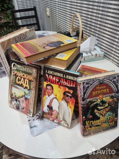 Книги детективы, фентези, рецепты