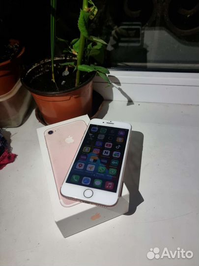 Телефон iPhone 7