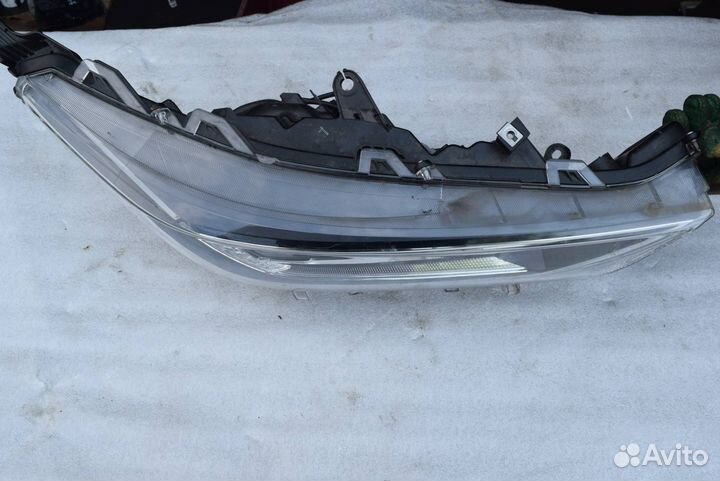 Фара правая Toyota RAV4 5 (XA50) 2020