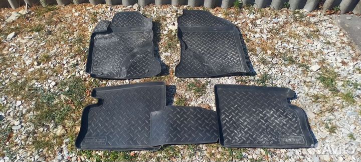 Автомобильные коврики резиновые