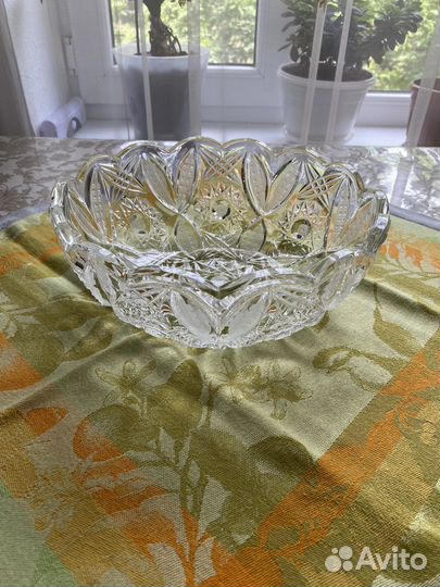 Большая хрустальная ваза