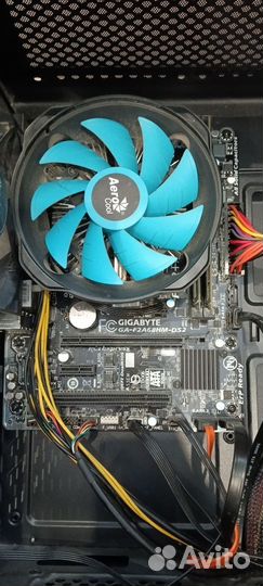 Материнская плата с процессором и памятью